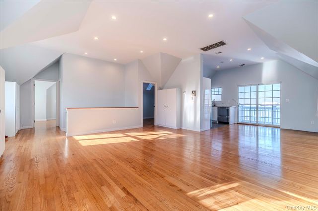 16823 Powells Cove Boulevard 12, Beechhurst, NY 11357