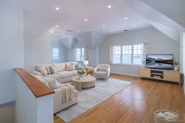 16823 Powells Cove Boulevard 12, Beechhurst, NY 11357