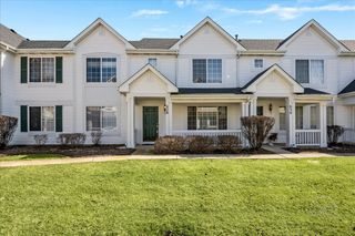 628 Lincoln Station Drive 628, Oswego, IL 60543