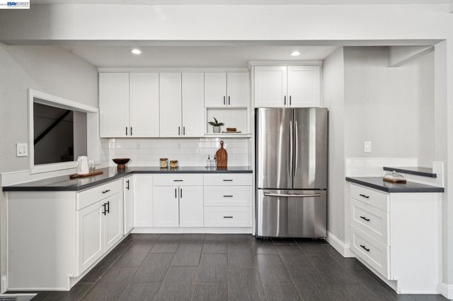 9935 Voltaire Ave, Oakland, CA 94603