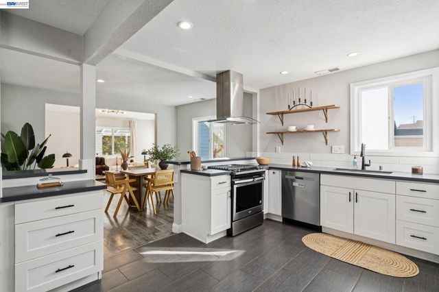 9935 Voltaire Ave, Oakland, CA 94603