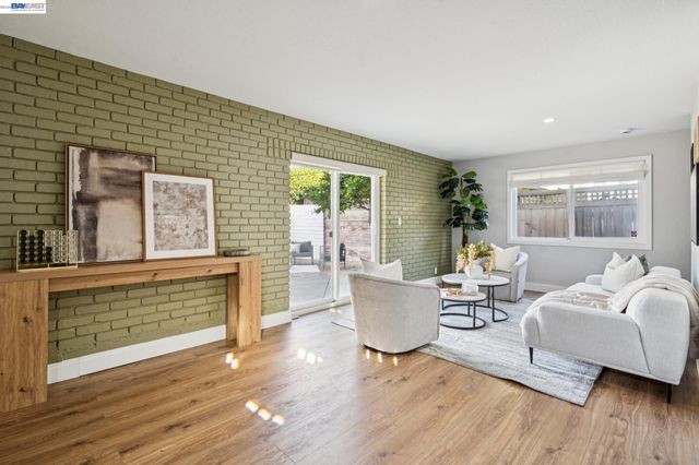 9935 Voltaire Ave, Oakland, CA 94603