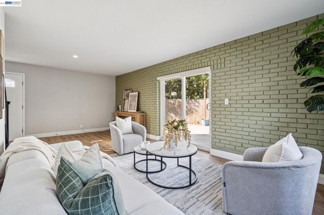 9935 Voltaire Ave, Oakland, CA 94603
