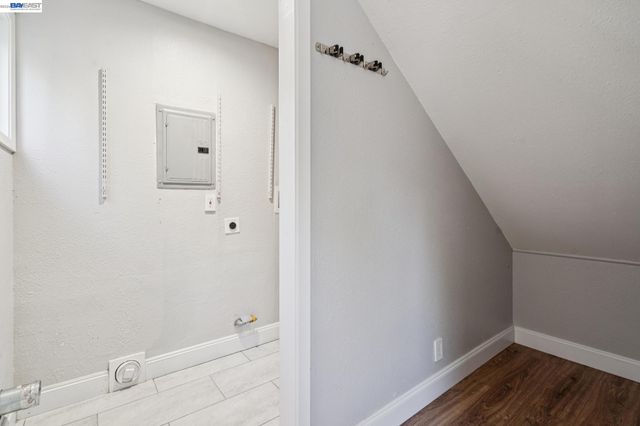 9935 Voltaire Ave, Oakland, CA 94603