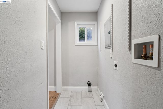 9935 Voltaire Ave, Oakland, CA 94603