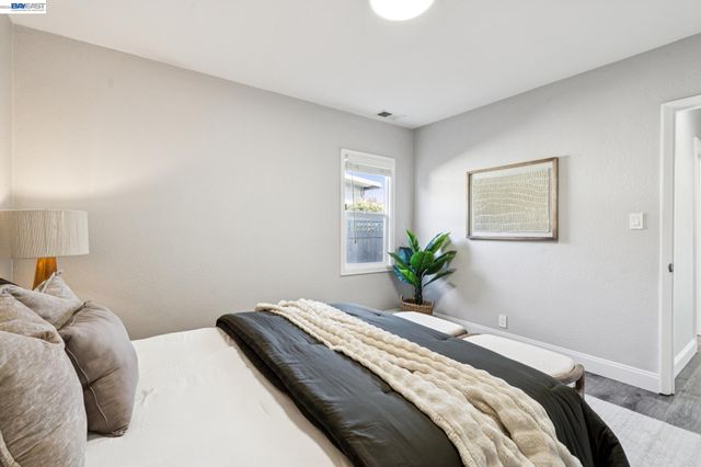 9935 Voltaire Ave, Oakland, CA 94603