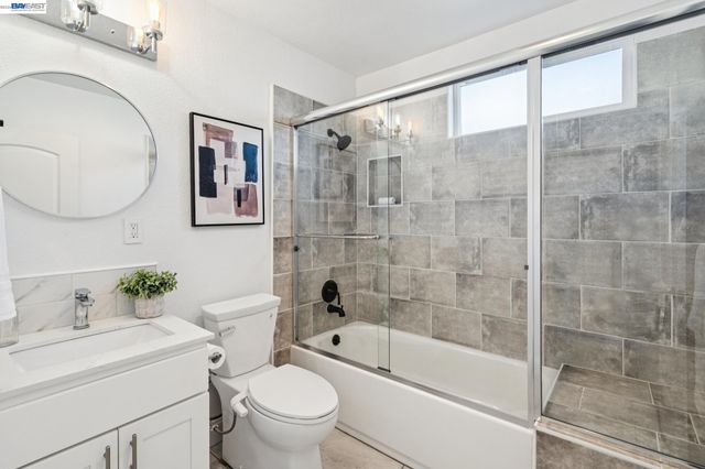 9935 Voltaire Ave, Oakland, CA 94603