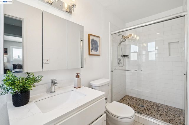 9935 Voltaire Ave, Oakland, CA 94603