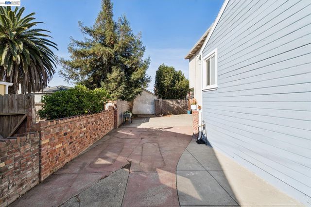9935 Voltaire Ave, Oakland, CA 94603