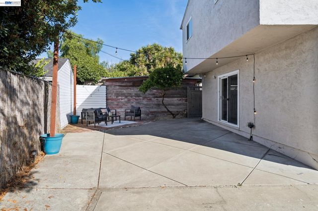 9935 Voltaire Ave, Oakland, CA 94603