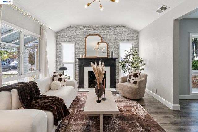 9935 Voltaire Ave, Oakland, CA 94603