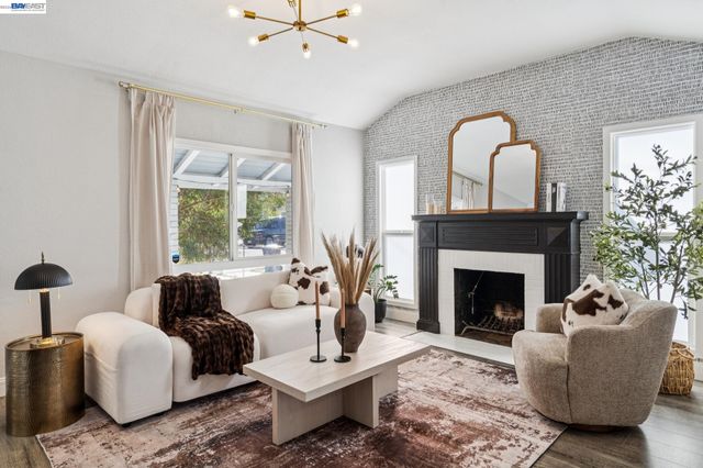 9935 Voltaire Ave, Oakland, CA 94603