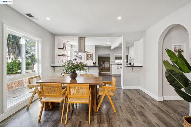 9935 Voltaire Ave, Oakland, CA 94603