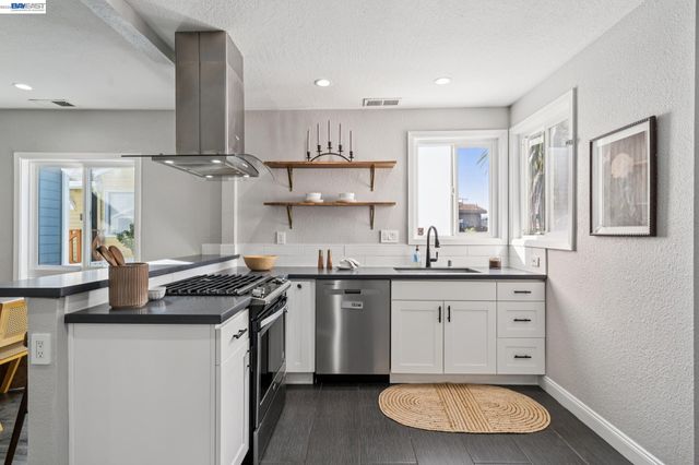 9935 Voltaire Ave, Oakland, CA 94603