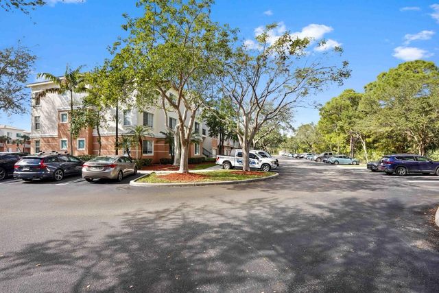 6101 Myrtlewood Circle W, Palm Beach Gardens, FL 33418