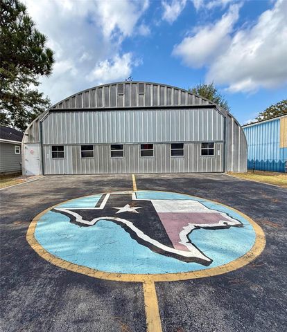 143 W Airway, Livingston, TX 77351