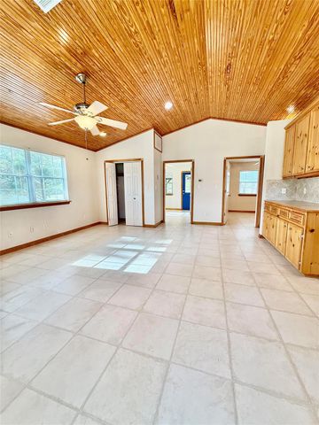 143 W Airway, Livingston, TX 77351