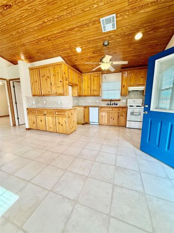 143 W Airway, Livingston, TX 77351