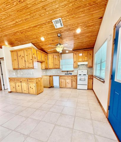 143 W Airway, Livingston, TX 77351