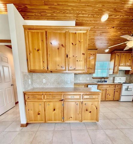 143 W Airway, Livingston, TX 77351