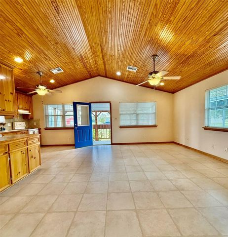 143 W Airway, Livingston, TX 77351