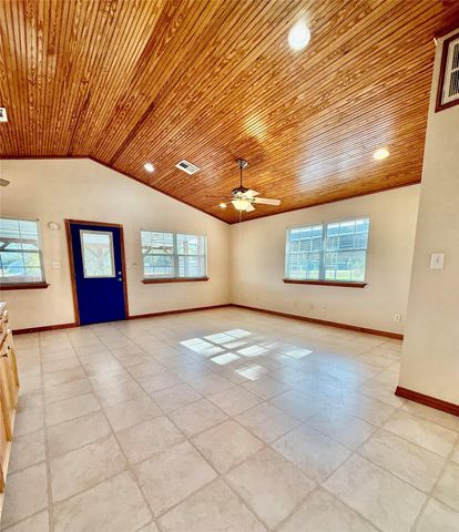 143 W Airway, Livingston, TX 77351