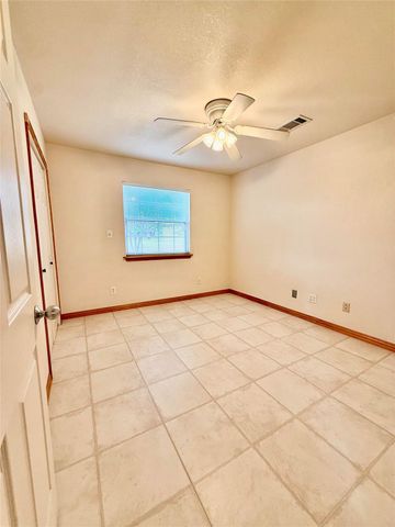 143 W Airway, Livingston, TX 77351