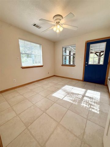 143 W Airway, Livingston, TX 77351