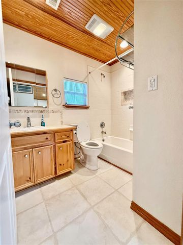 143 W Airway, Livingston, TX 77351