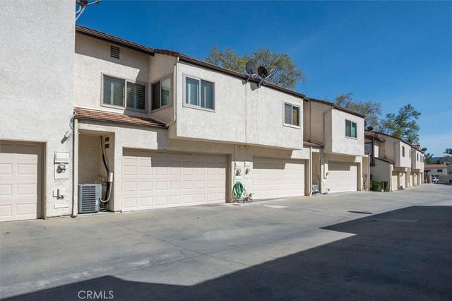 24785 Sand Wedge, Valencia, CA 91355