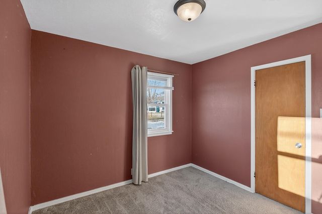 3121 Gilbertville Road, Waterloo, IA 50707