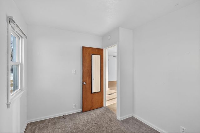 3121 Gilbertville Road, Waterloo, IA 50707