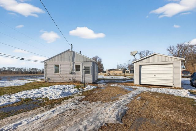 3121 Gilbertville Road, Waterloo, IA 50707