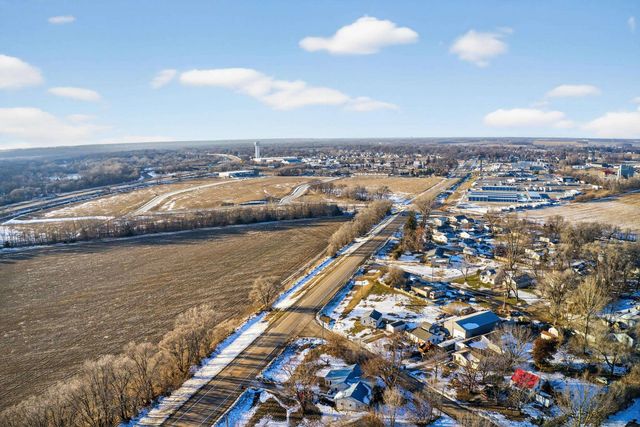 3121 Gilbertville Road, Waterloo, IA 50707