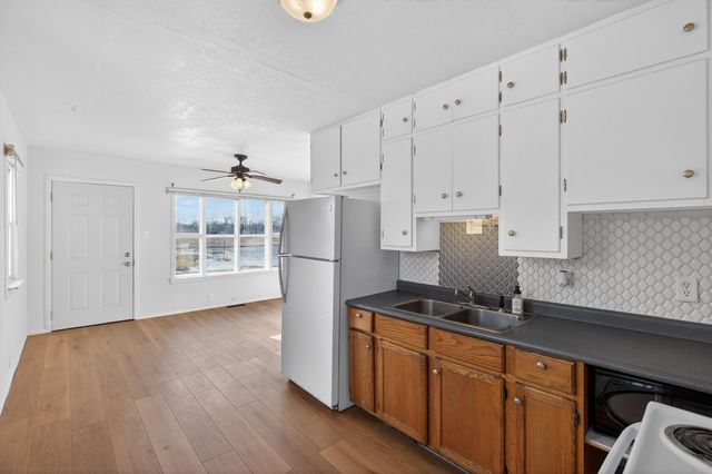 3121 Gilbertville Road, Waterloo, IA 50707