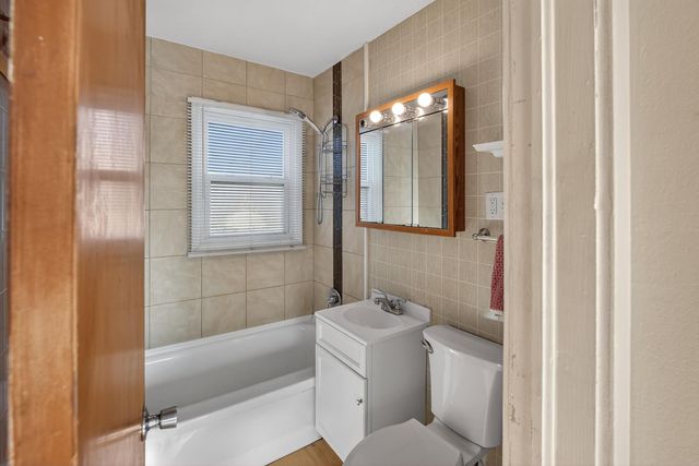 3121 Gilbertville Road, Waterloo, IA 50707