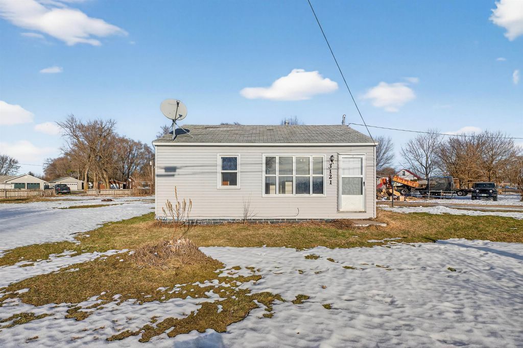 3121 Gilbertville Road, Waterloo, IA 50707