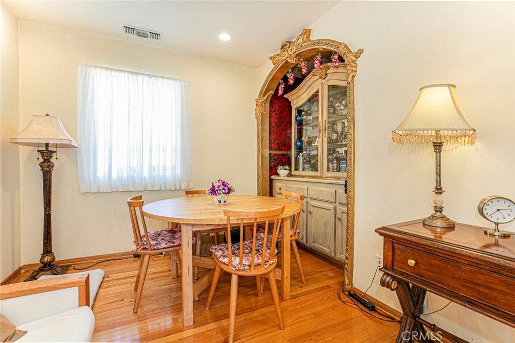 Image 10 of property listing at 11020 Scoville Avenue, Sunland, CA 91040