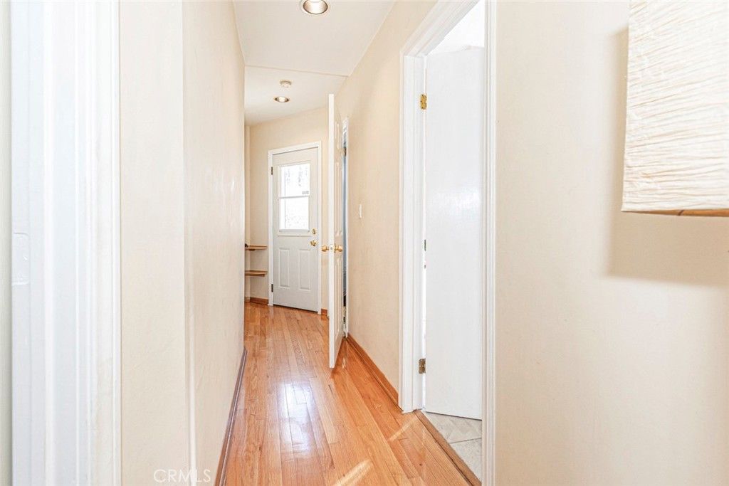 Image 12 of property listing at 11020 Scoville Avenue, Sunland, CA 91040