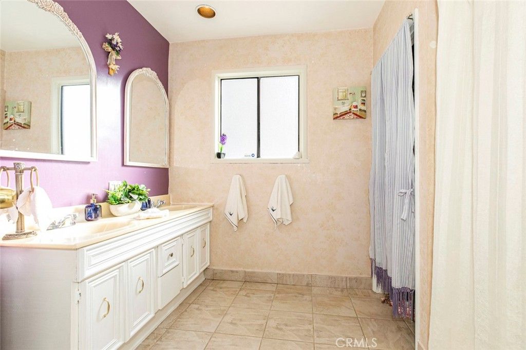 Image 13 of property listing at 11020 Scoville Avenue, Sunland, CA 91040