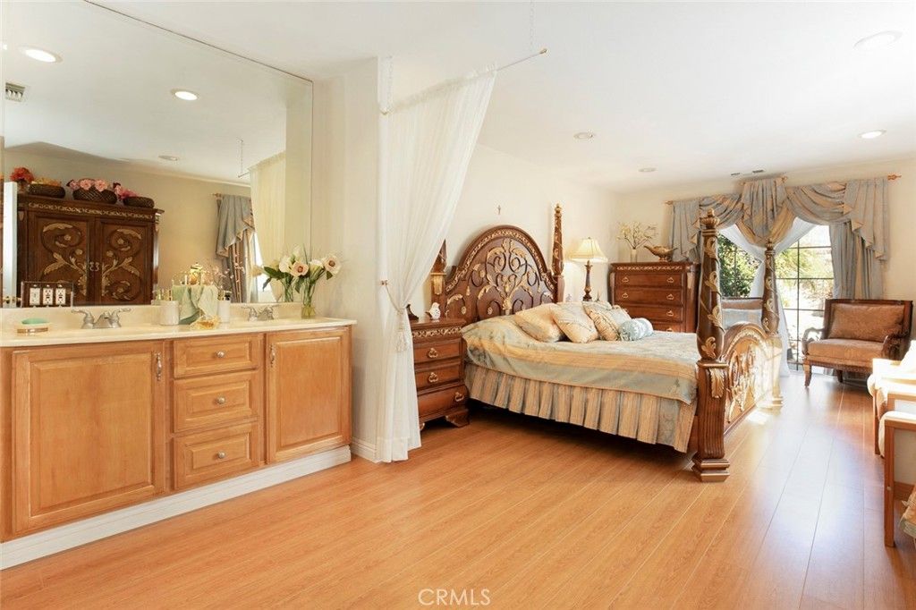 Image 15 of property listing at 11020 Scoville Avenue, Sunland, CA 91040