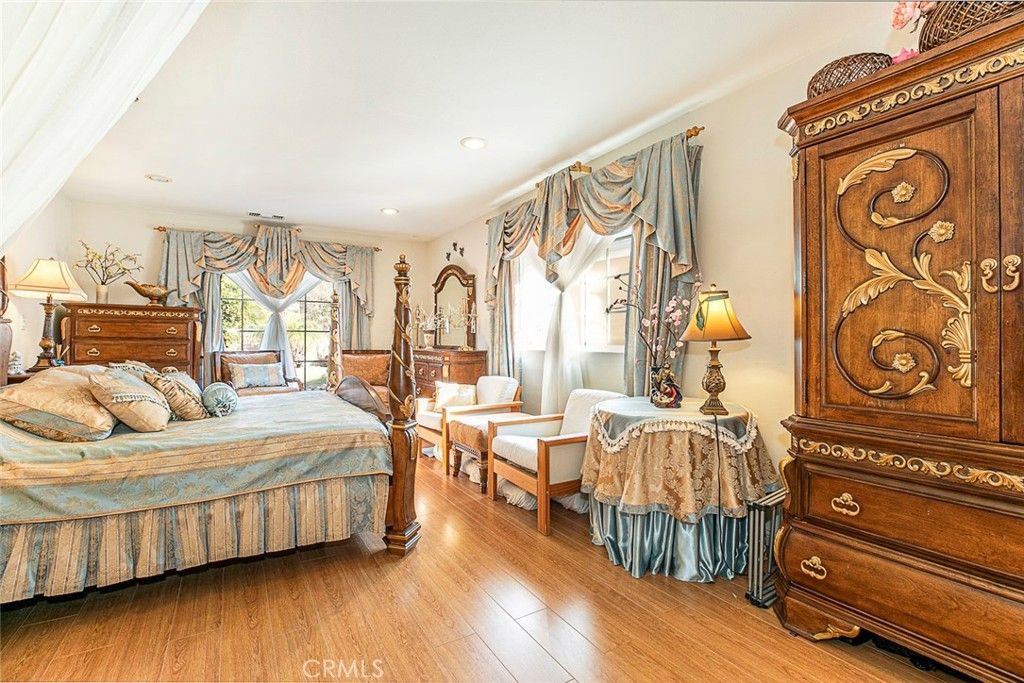 Image 17 of property listing at 11020 Scoville Avenue, Sunland, CA 91040