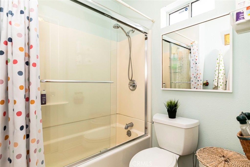 Image 18 of property listing at 11020 Scoville Avenue, Sunland, CA 91040