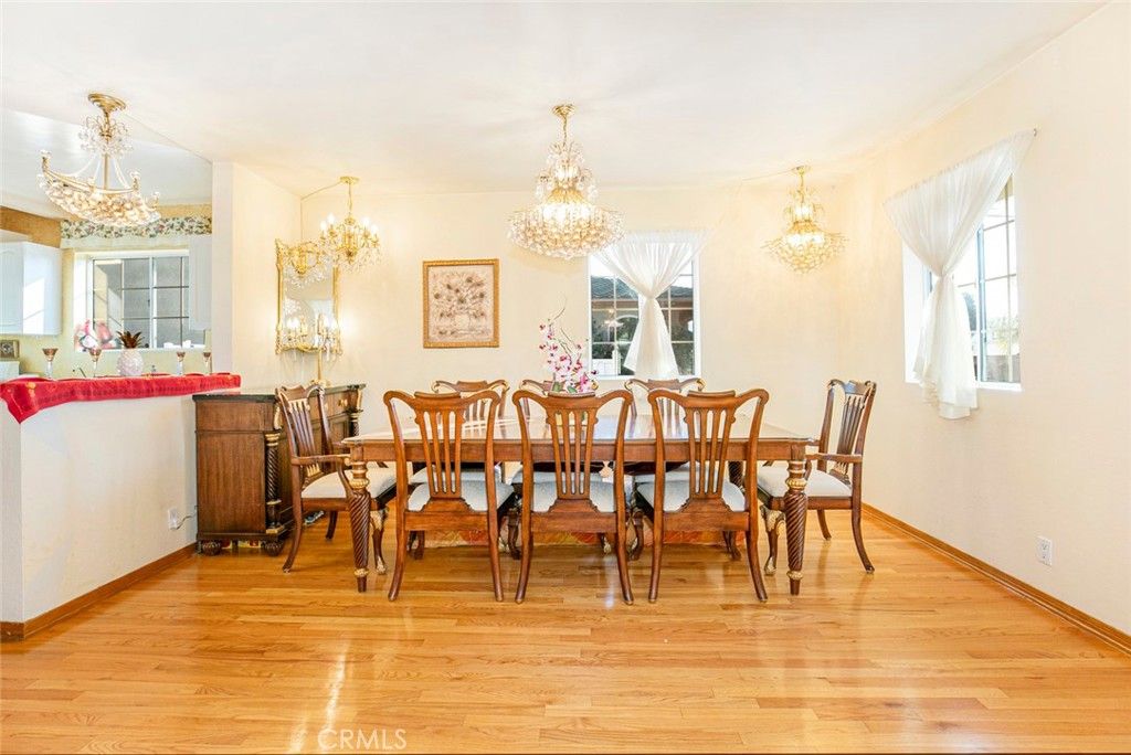 Image 2 of property listing at 11020 Scoville Avenue, Sunland, CA 91040