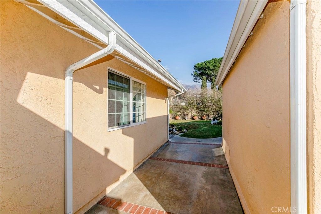 Image 21 of property listing at 11020 Scoville Avenue, Sunland, CA 91040