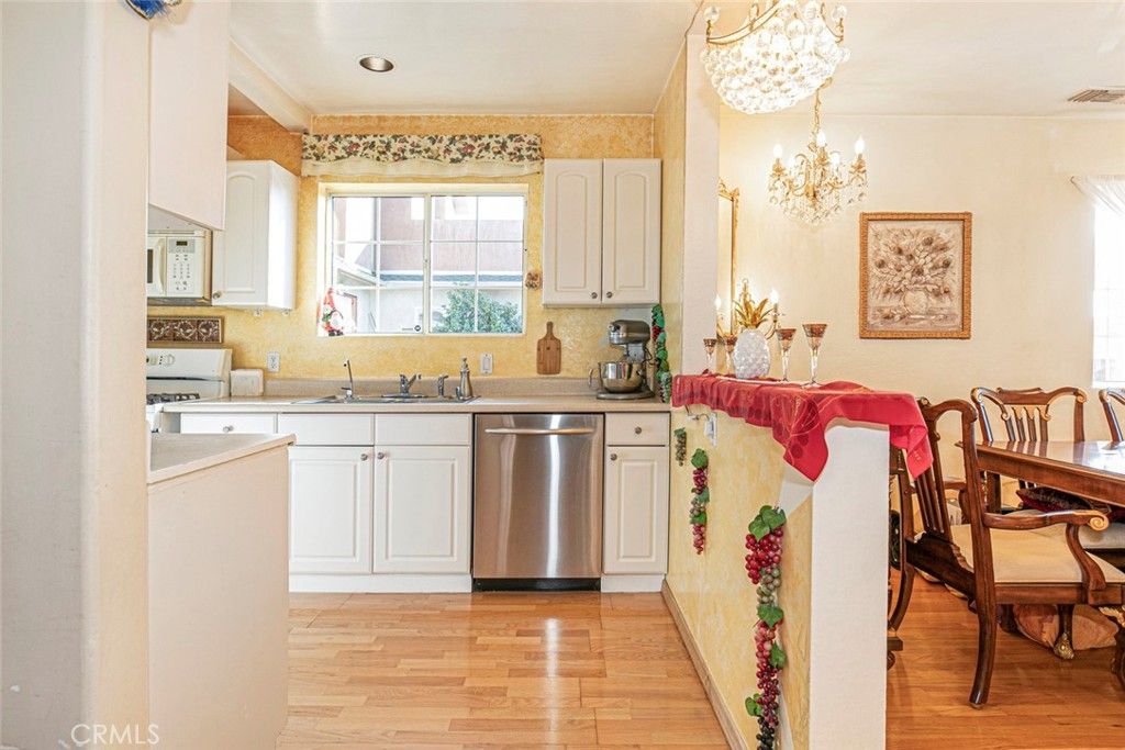 Image 8 of property listing at 11020 Scoville Avenue, Sunland, CA 91040