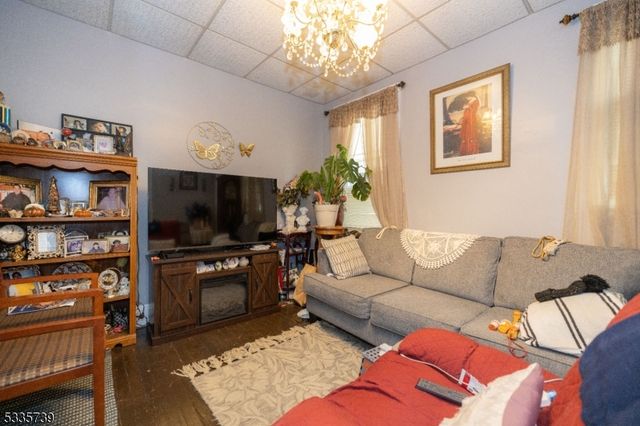 315 Pearsall Ave, Jersey City, NJ 07305