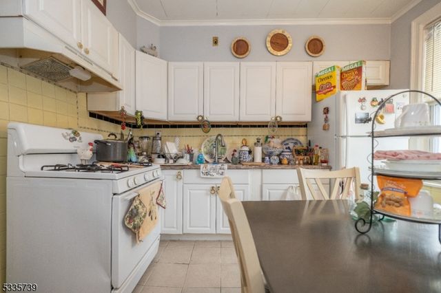 315 Pearsall Ave, Jersey City, NJ 07305