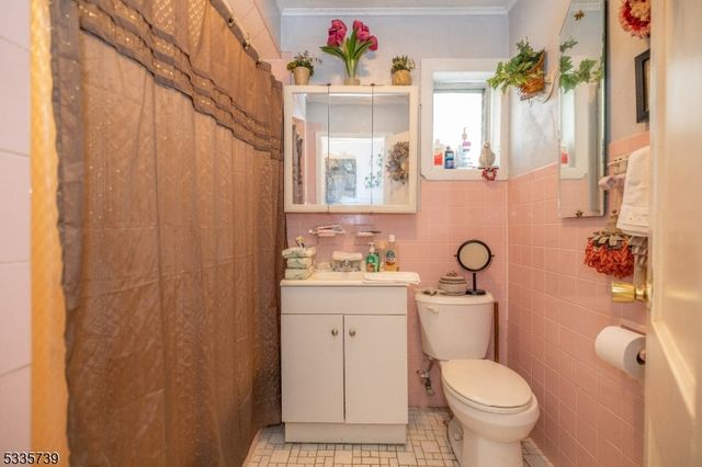 315 Pearsall Ave, Jersey City, NJ 07305