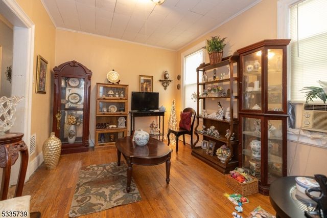 315 Pearsall Ave, Jersey City, NJ 07305
